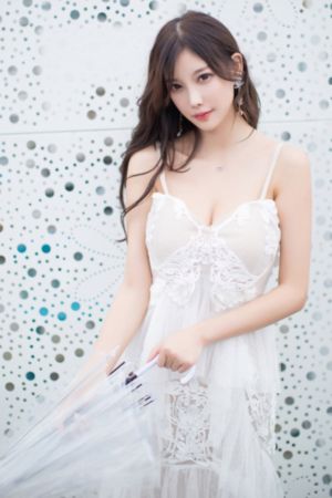 《隔壁女邻居》免费观看