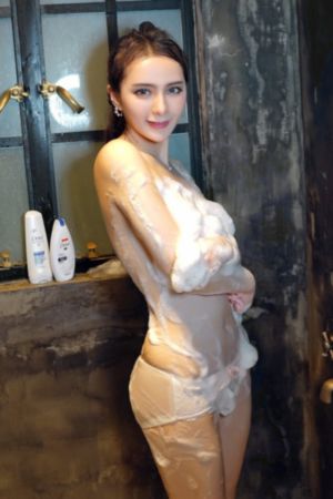 年轻丰满的继母亚洲精品