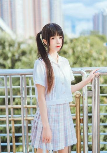 战火中的花蕾