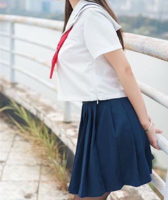 厨房掀起馊裙子挺进